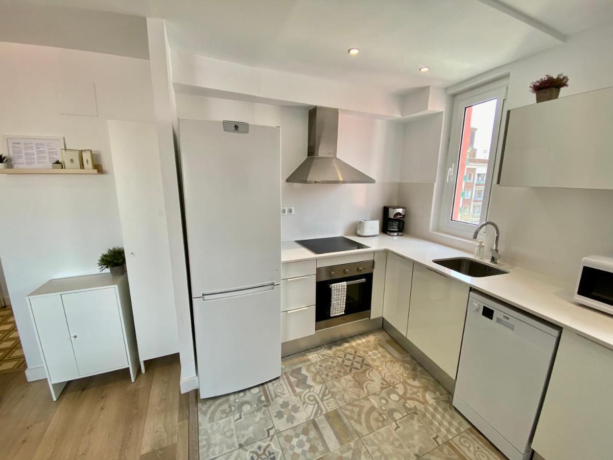 Suite Apartment Anselm Barcelona Cornella de Llobregat Bagian luar foto